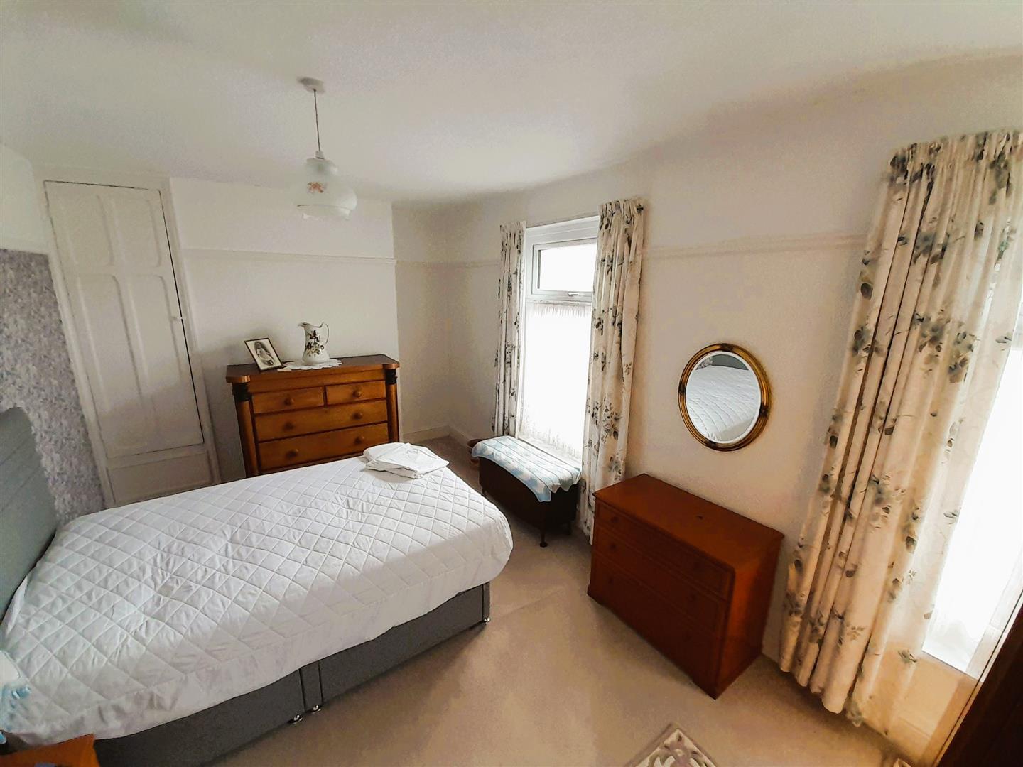 Llwynhendy Road, Llanelli, SA14 9HR